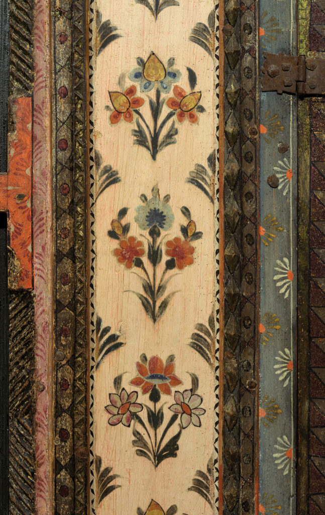 floral motifs on the walls of Damascus Room