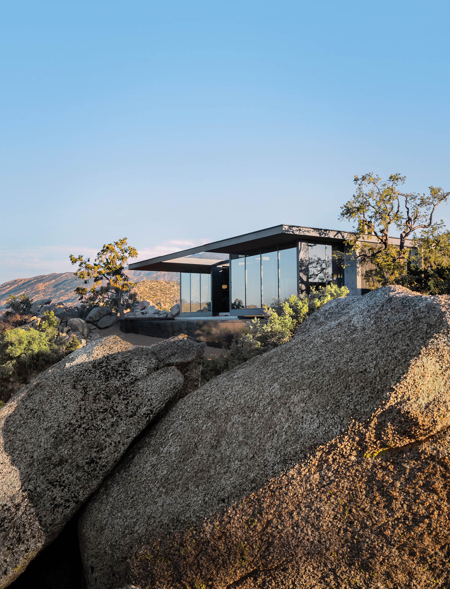 A house nestled amid boulders on a plateau in Palm Desert, California